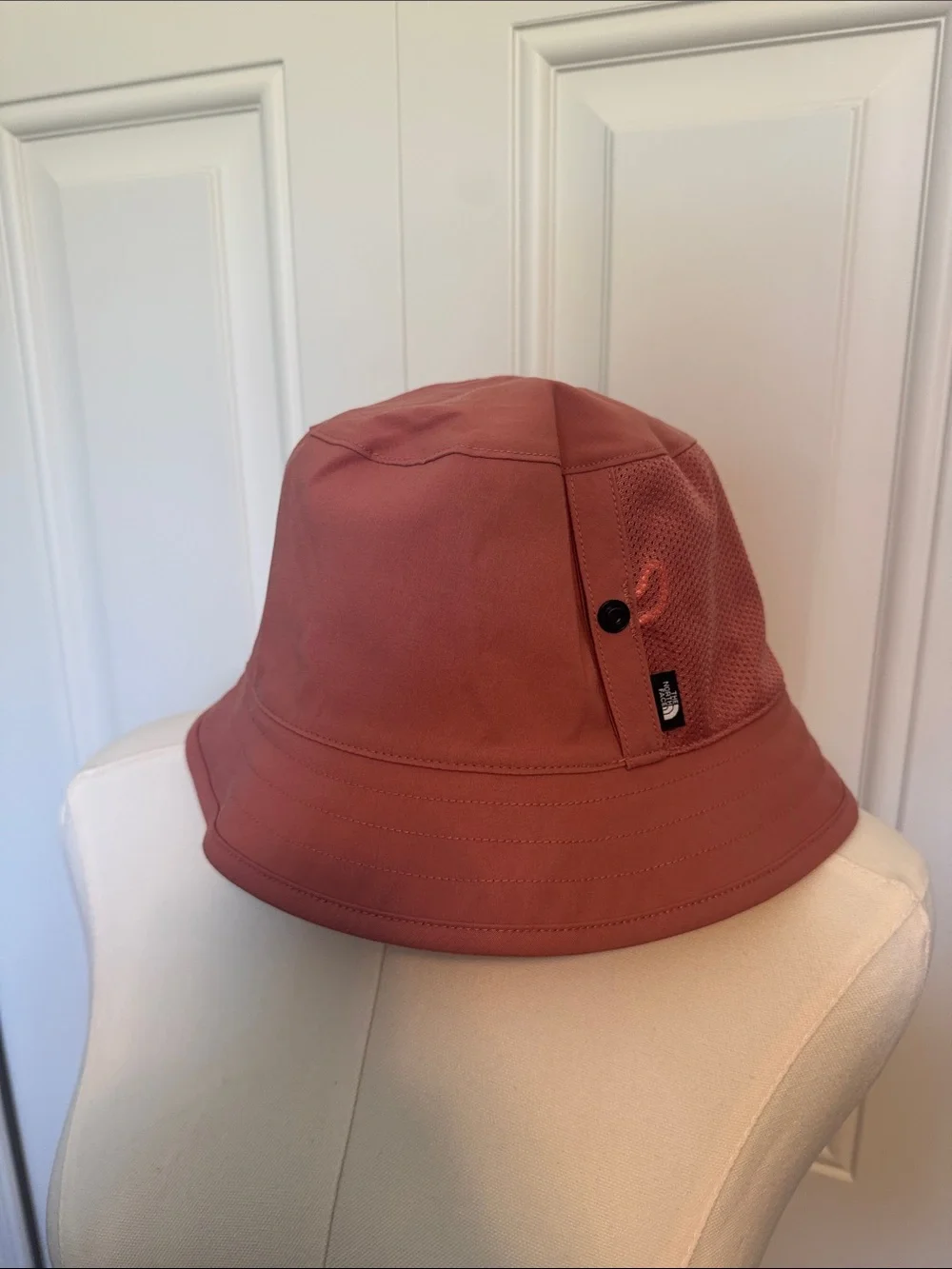 The North Face Rosewood Mesh Bucket Hat - Picture 1 of 5